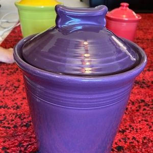 Fiesta 2 Quart Medium Canister with Dog Bone Lid Plum EUC